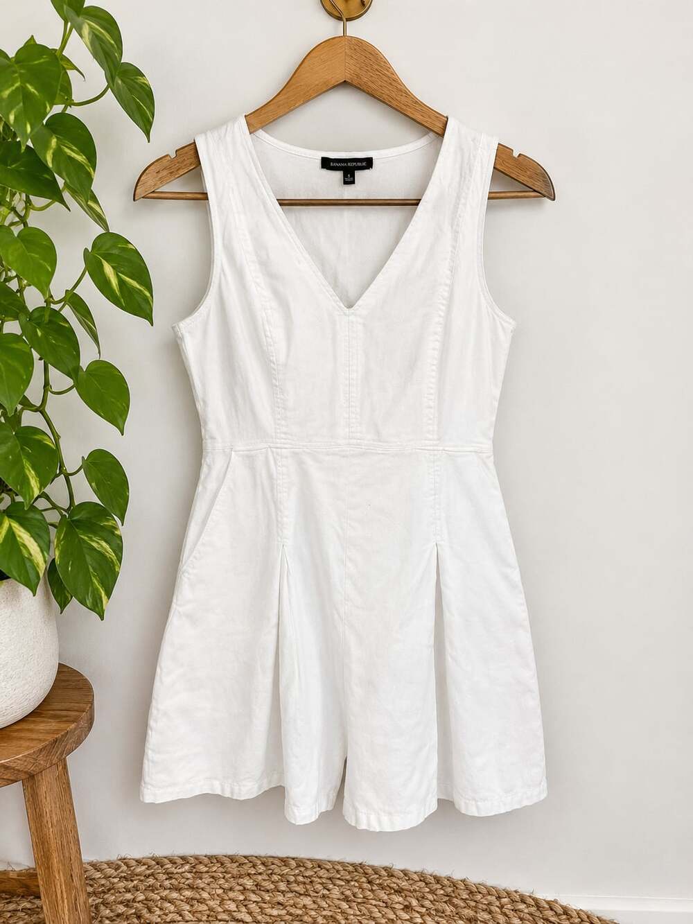 Banana Republic White V-Neck Sleeveless Denim Dress Size 6